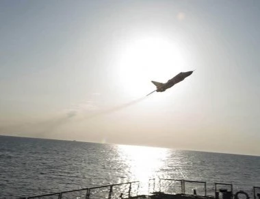 Το αμερικανικό α/τ USS Donald Cook ανοικτά της Συρίας με 60 βλήματα cruise - Ρωσικά Su-24 πετούν από πάνω του!